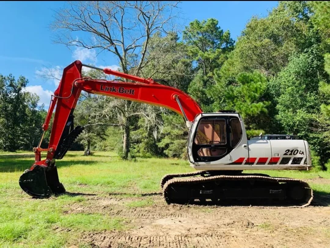 LinkBelt crane used for heavy construction and utility work